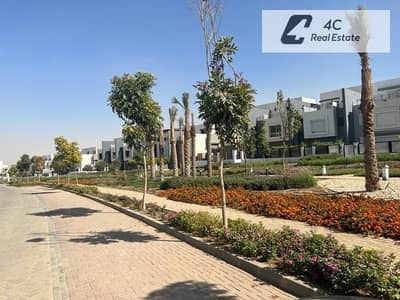 للبيع فيلا تاون هاوس كورنر310 م باقل سعر مقدم و اقساط  برايم لوكيشن لوكيشن فيو على لاند سكيب في هايد بارك التجمع الخامس القاهرة الجديدة Hyde park