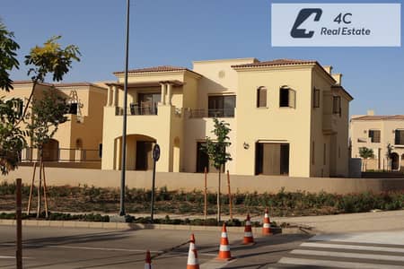 اقل سعر فيلا كواترو  للبيع استلام فوري 255م  اميز لوكيشن اوبن فيو لاند سكيب في  سيتي جيت  التجمع الخامس القاهرة الجديدة City gate New cairo