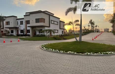 Villa Townhouse   for sale dp & installments in a prime location  open view landscape  in Azzar 2 Fifth Settlement  New Cairo