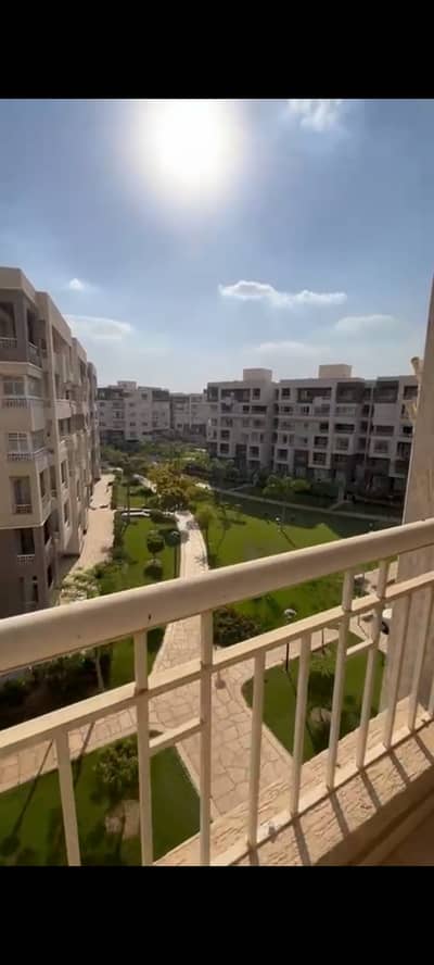 Apartment for sale in Madinaty B10, finished by the company, open view, 4th floor, sea view, 200 meters, 3 bedrooms, living room, 2-piece reception,a