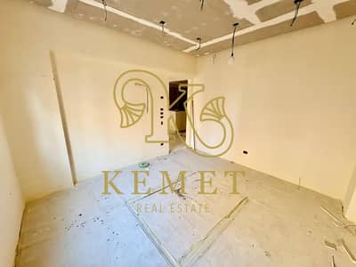 Apartment for sale in District 3/4, Plot 180, 170 sqm, 2nd floor, 3 bedrooms (1 master), 3 bathrooms, reception + living, kitchen. Price: 5,500,000 EG