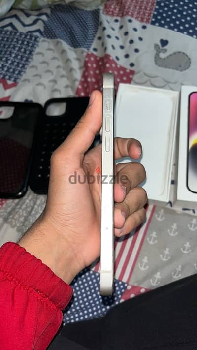 ايفون ١٤ بلس لقطه