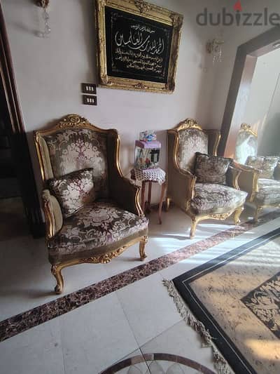 صالون للبيع