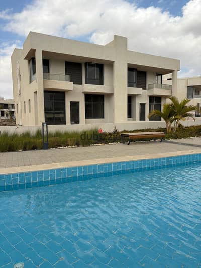 Townhouse for sale in Beverly Hills ready to move