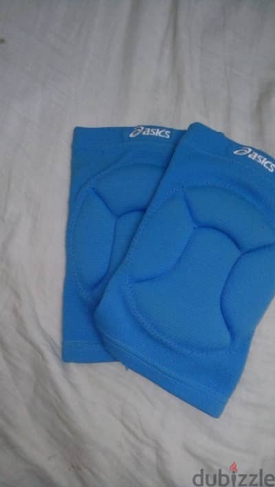 ASICS knee pads