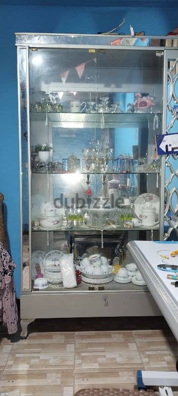 نيش 2ضلفة زجاج  ودرج كبيرحالة الزيرو