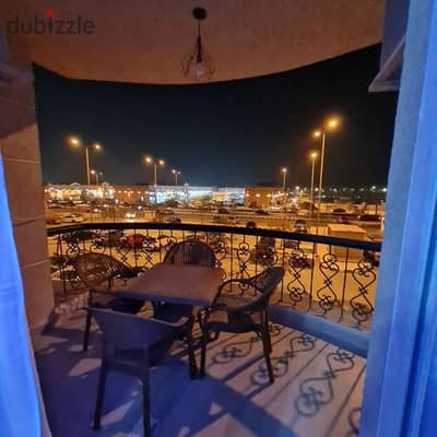متاح للايجار فى Al Rehab City 2 شقة مفروشة فرش فندقى قريبة جدا من بوابة 23 بفيو مباشر على السوق الشرقى ويوجد حديقة كبيرة عند مدخل العمارة  مساحة الشقة
