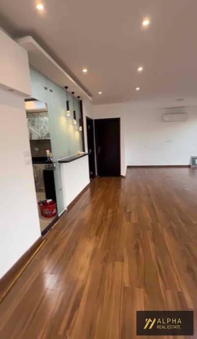 تريبلكس للايجار في Eastown Residences القاهرة الجديدة بالقرب من الجامعة الامريكية والجولدن سكوير مساحة 283 متر روف