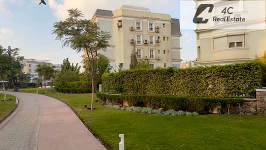 باقل سعر فى السوق إي فيلا رووف مساحتها 305 متر مربع متشطبة بالكامل للبيع في موقع متميز في ماونتن فيو هايد بارك