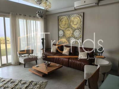 فيلا متشطبه بالكامل للبيع فى المونت جلالة العين السخنة تطل على البحر وبها حديقة خاصة مفروشة بالكامل بحري بها حمام سباحة !!