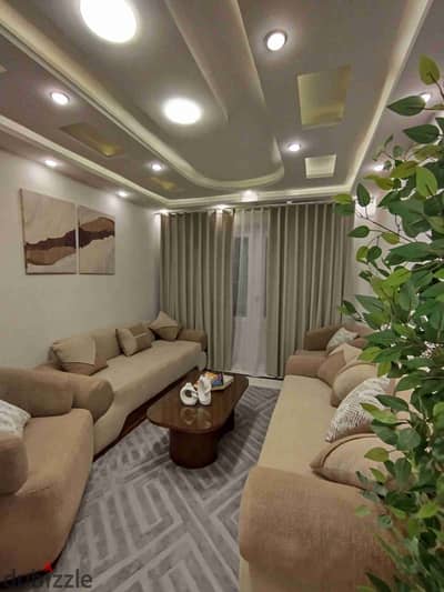 شقه بالفرش والأجهزة الحديثة فى اسكندرية شاطئ النخيل دقائق للبحر والأسواق موقع سكنى ومصيفى متميز مسجلة كاملة المرافق