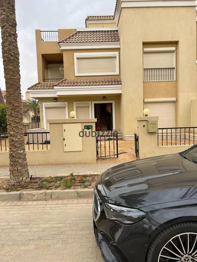 Villa for sale at the old price of 212 meters built in the finest compound in the gathering with a wall with Madinaty in the Saray compound. Note: Installments are available for up to 12 years.