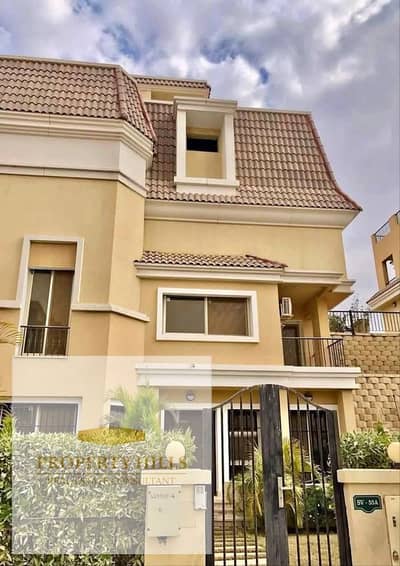 Villa with a stunning view and private garden, available at a special price. Viewings are now available.