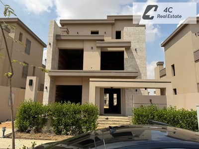 Lowest price villa in La Vista City, Very Prime Location - Pool View, with a distinctive layout, ready for viewing and immediate occupancy for a quick