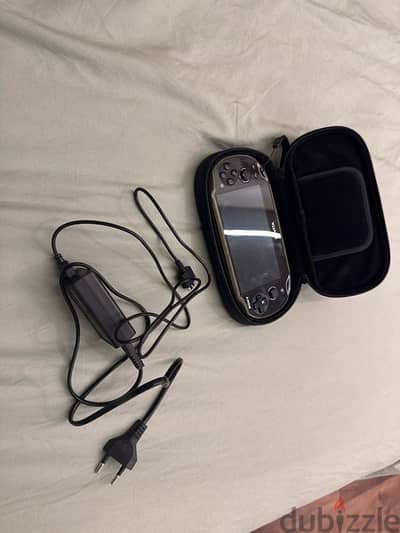 ps vita like new. mint condition. has a memory card 32 gbs