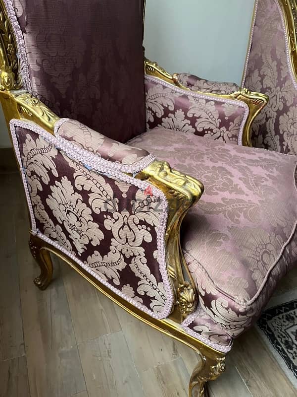 Sofa plus two arm chairs 8