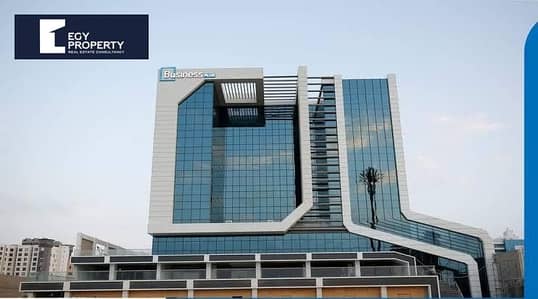 مكتب بتشطيب كامل للإيجار في بيزنس بلس القاهرة الجديدة بمساحة 330 متر مربع