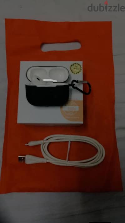للبيع سماعة  AirPods Pro (تقليد) فردة يسار + العلبة  معاها وصلة آيفون