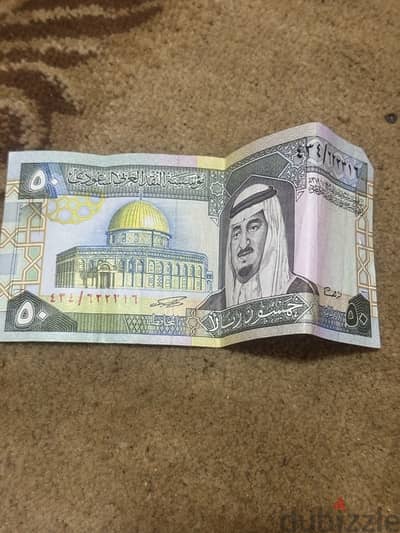 عملة قديمة والورقة جديدة