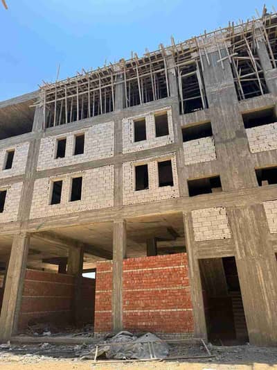 مصنع للبيع في منطقة الB4 ٣ أدوار مدينة العاشر من رمضان