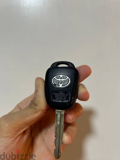 مفتاح ريموت أصلي تويوتا | جاهز للبرمجة + جراب سيليكون (DENSO)