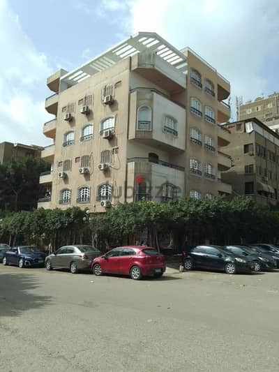 شقة للبيع بعمارة عائلية تاني صف من عباس العقاد