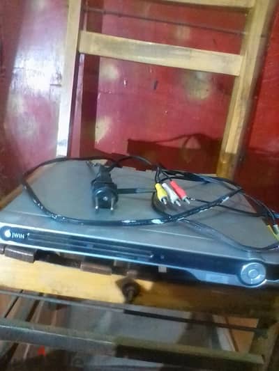مشغل أقراص دي في دي DVD، VCD، و CD(DVD player) من علامة IWIN