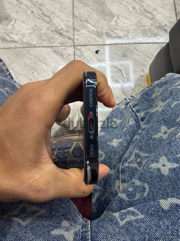 iPhone 15 4