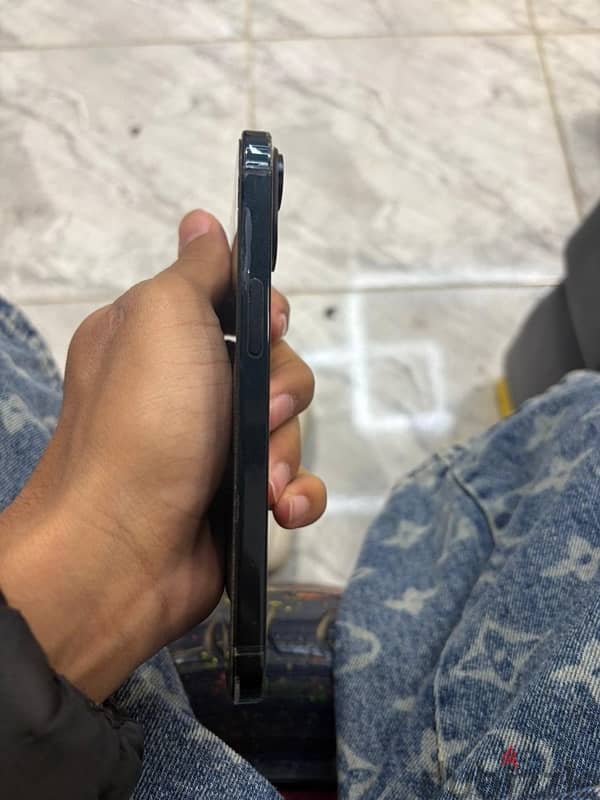 iPhone 15 6