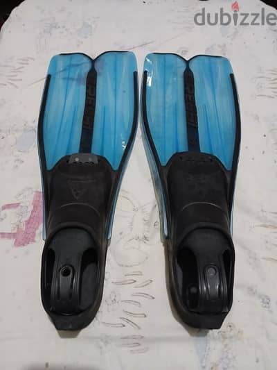 زعانف CRESSI ايطالي اصليه مقاس 39-40