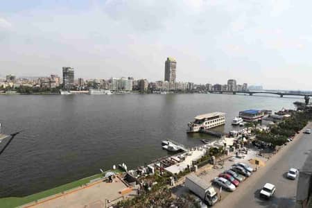 شقة للبيع علي الكورنيش شارع مميز جدا سفارات علي النيل بجوار ٤ سيزون