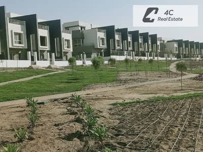 اقل سعر تاون هاوس مودرن بمقدم وتكمله اقساط في هايد بارك التجمع الخامس بافضل تقسيمه very prime location