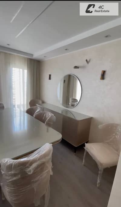 للبيع بالسعر القديم شقه تشطيب كامل بالفرش-palm hills-التجمع الخامس بافضل تقسيمه واقل سعر في الماركت