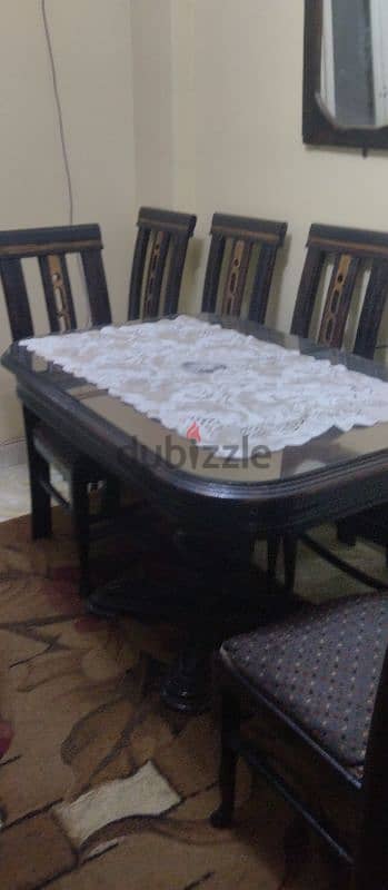 ترابيزة سفرة بالنيش ومكتبه تليفزيون