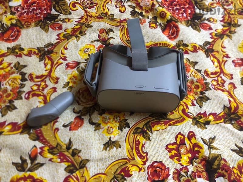 Oculus Go Grey Color VR  Excellent condition 1