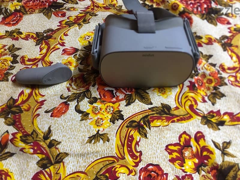 Oculus Go Grey Color VR  Excellent condition 2