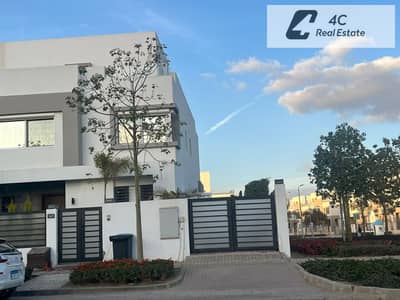 تاون هاوس للبيع في كمبوند المراسم  فيف سكوير استلام فوري فية لاندسكيب Hyde Park New Cairo – New Cairo