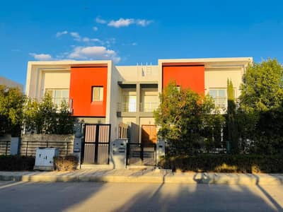 Modern villa for sale in Madinaty – Phase Five, 231m buildings on 250m land, 3 master bedrooms, wide garden view, near South Park and The Strip madinaty