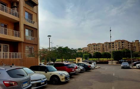 شقة مميزة للبيع في مدينتي بإحدى أرقى المراحل (B7) بإطلالة مباشرة على مجرى السيل