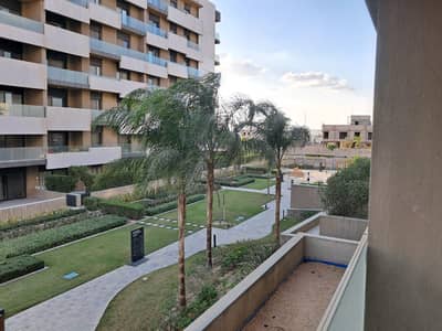 Apartment for sale in a prime location, 134 square meters, two bedrooms, fully finished, in Al Burouj Compound, Shorouk City.