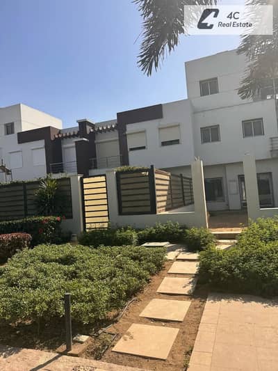 Lowest price  Town house ready to move view direct on park finished modern 4 bedrooms in compound hyde park fifth settlement