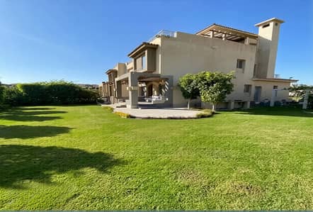 تاون هاوس فيلا للبيع موقع مميز جدا باقل من سعر السوق في  بالم هيلز نيو كايرو Palm hills New Cairo