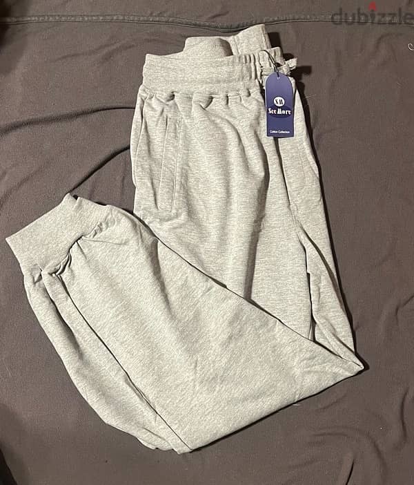 gray swetpants 1