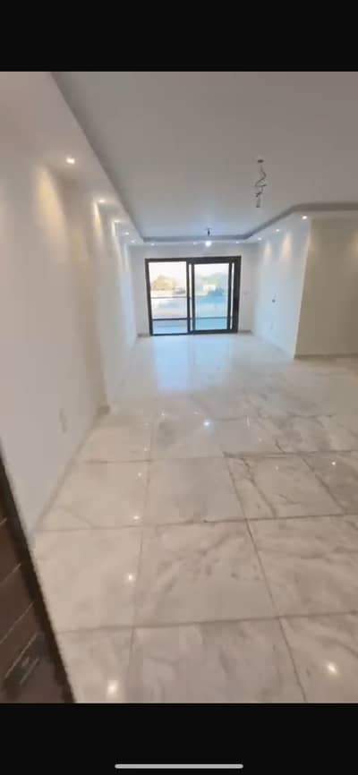 Premium apartment for sale in Valori Sheraton Compound, directly on Autostrad Road in a fully built residential compound with immediate delivery.  Area: 173 sqm  Layout: 	•	Entrance 	•	Spacious Reception Area 	•	Kitchen 	•	Terrace 	•	3 Bedrooms 	•	2 Bathr