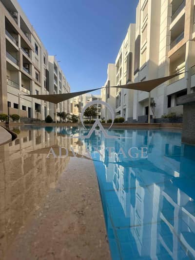 Premium apartment for sale in Valori Sheraton Compound, directly on Autostrad Road in a fully built residential compound with immediate delivery.  Area: 173 sqm  Layout: 	•	Entrance 	•	Spacious Reception 	•	Kitchen 	•	Terrace 	•	3 Bedrooms 	•	2 Bathrooms