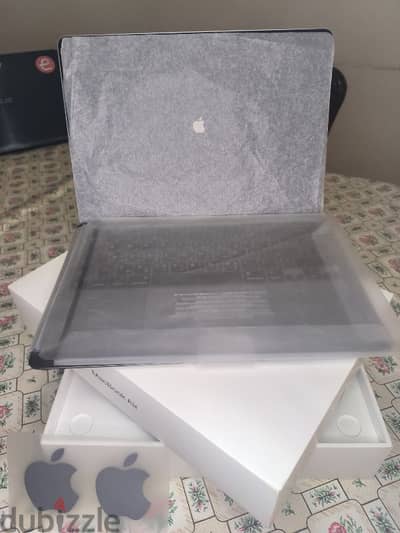MacBook air M1 100% with Apple warranty 8 ram 16 CC Ar/En keyboard