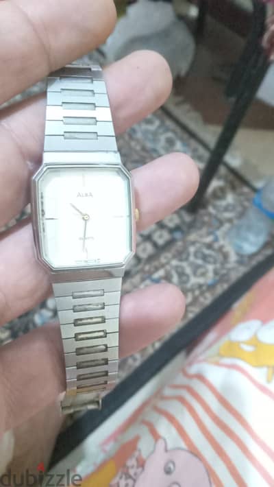 مجموعه ساعات وعملات نادره