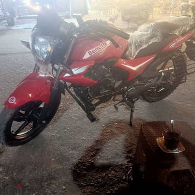 200vlr بينيلي 2025