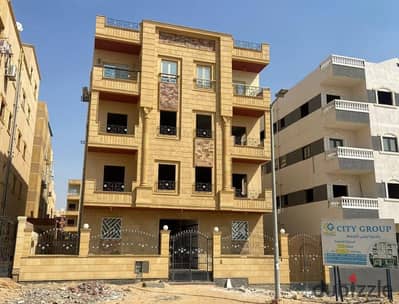 شقه للبيع في الحي المتميز الجنوبي بالقرب من الخدمات