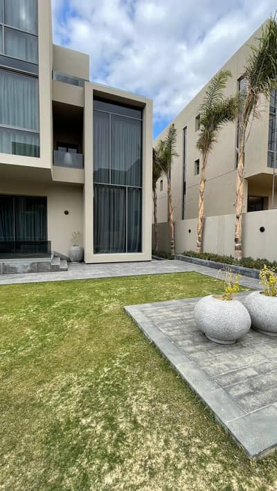 أخر فيلا استاند الون استلام فوري في الكمبوند كله واتر واى villas بعدد 7 غرف جاهزة للاستلام و السكن ب 100.000. 000 فقط